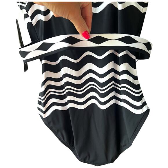 LA BLANCA One Piece Swimwear Women's Size 10 Black White Wave Design Belted - Picture 9 of 12